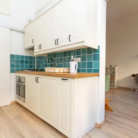 H10 By Nw * Budapest